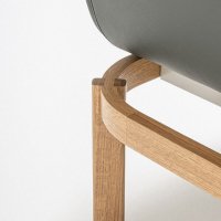 armchair Ramp: Leather L-02, natural oak veneer