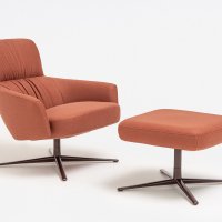 armchair Toro: Synergy LDS-77, RAL3007; footrest Toro: Synergy LDS-77, RAL3007
