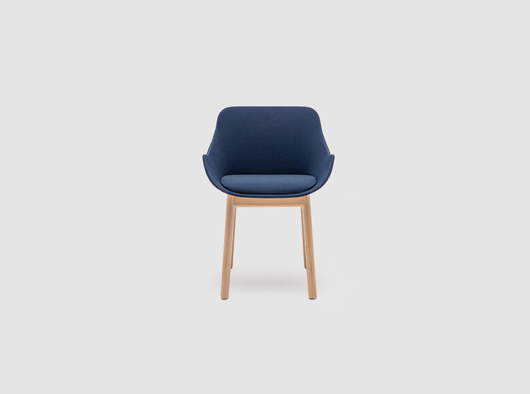 Stoel met houten onderstel Baltic Classic - lookbook
