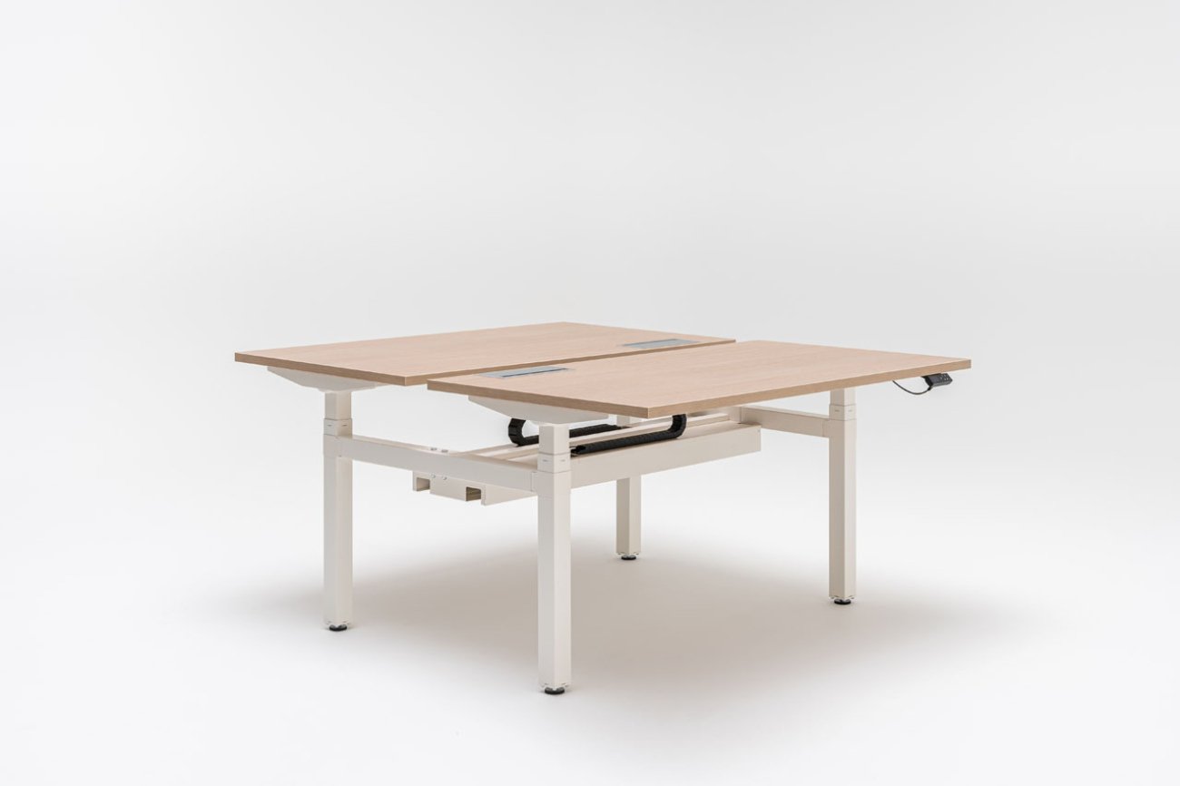 Doppelschreibtisch Elektrisch Höhenverstellbar, Zweimotoriges Gestell Ogi Drive Bench Mit Einer Gemeinsamen Kabelschiene