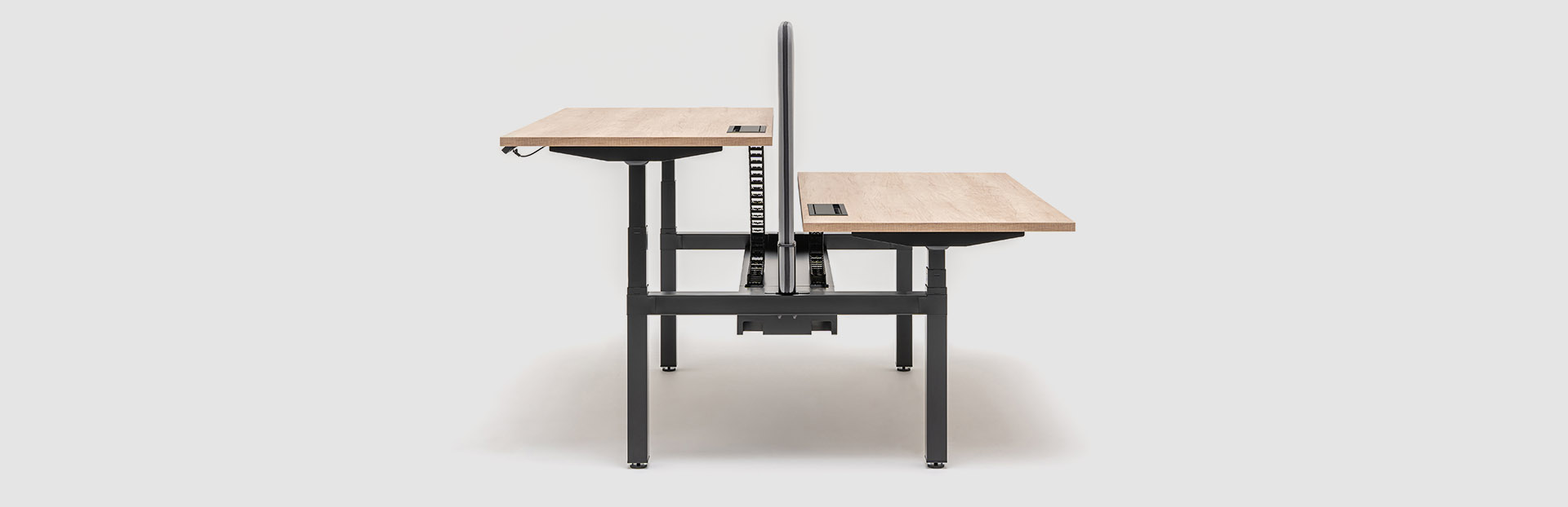 Doppelschreibtisch elektrisch höhenverstellbar, zweimotoriges Gestell Ogi Drive Bench mit einer gemeinsamen Kabelschiene - lookbook