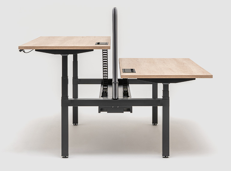 Doppelschreibtisch elektrisch höhenverstellbar, zweimotoriges Gestell Ogi Drive Bench mit einer gemeinsamen Kabelschiene - lookbook