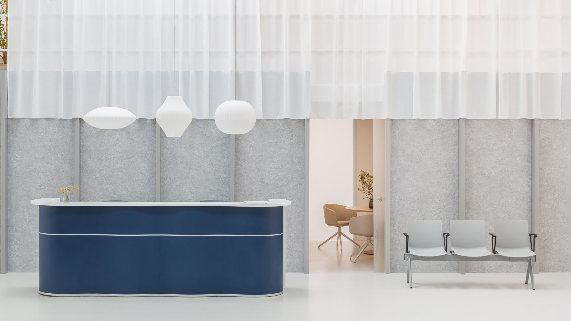 Empfangstheke mit organischer Front Wave - lookbook