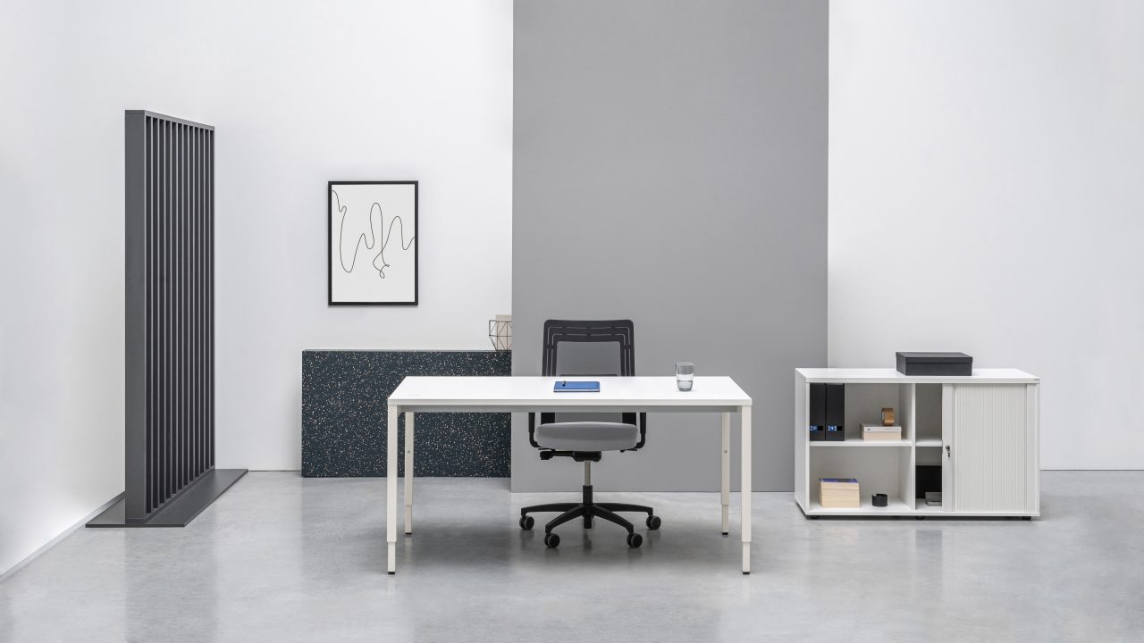 Desk Manual Height Adjustment Ogi Y