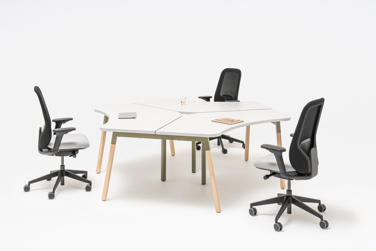 Three-Station Desk Ogi W