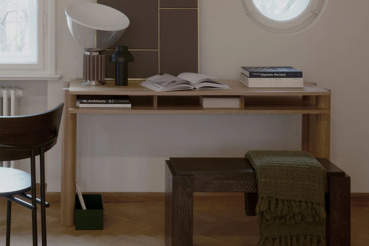 Desk Bold