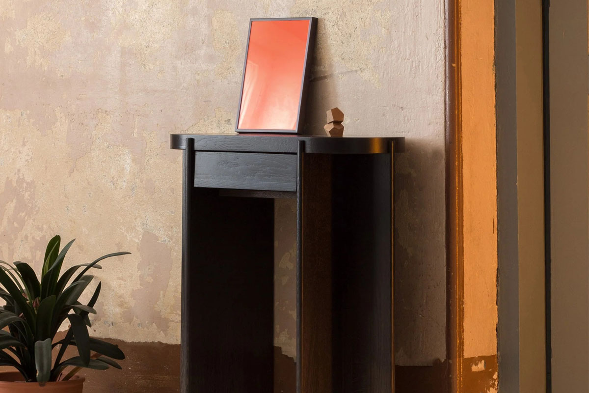 Wooden Console Kiru